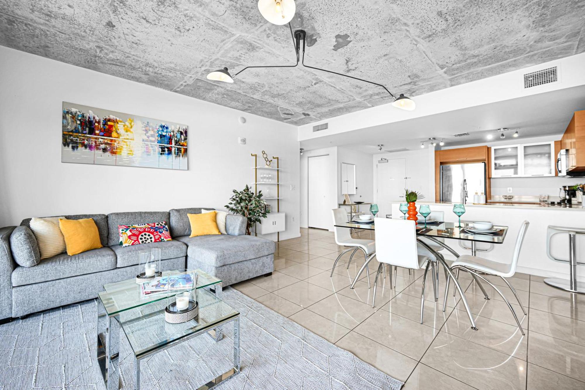 Exclusive Unit In Sunshine Apartment